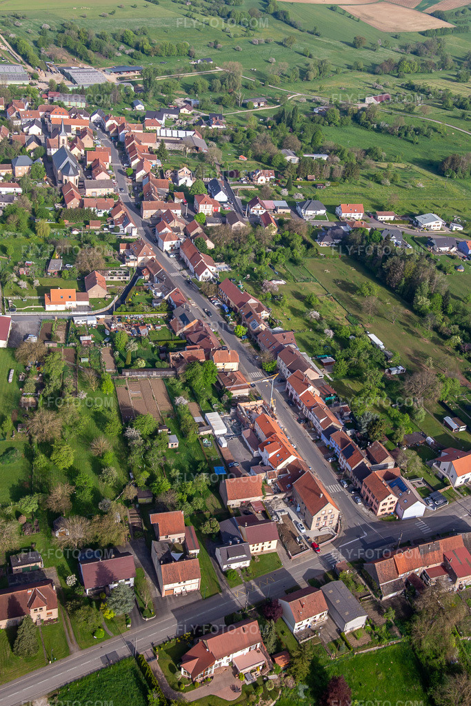 Aerial view: Rue Sainte-Croix in Petit-Réderching in the state Moselle, France.Photo: IMG_140669.jpg taken on 05/01/2024 by Werner Riehm/FLY-FOTO.comResolution of the original: 3252 x 4878 px
