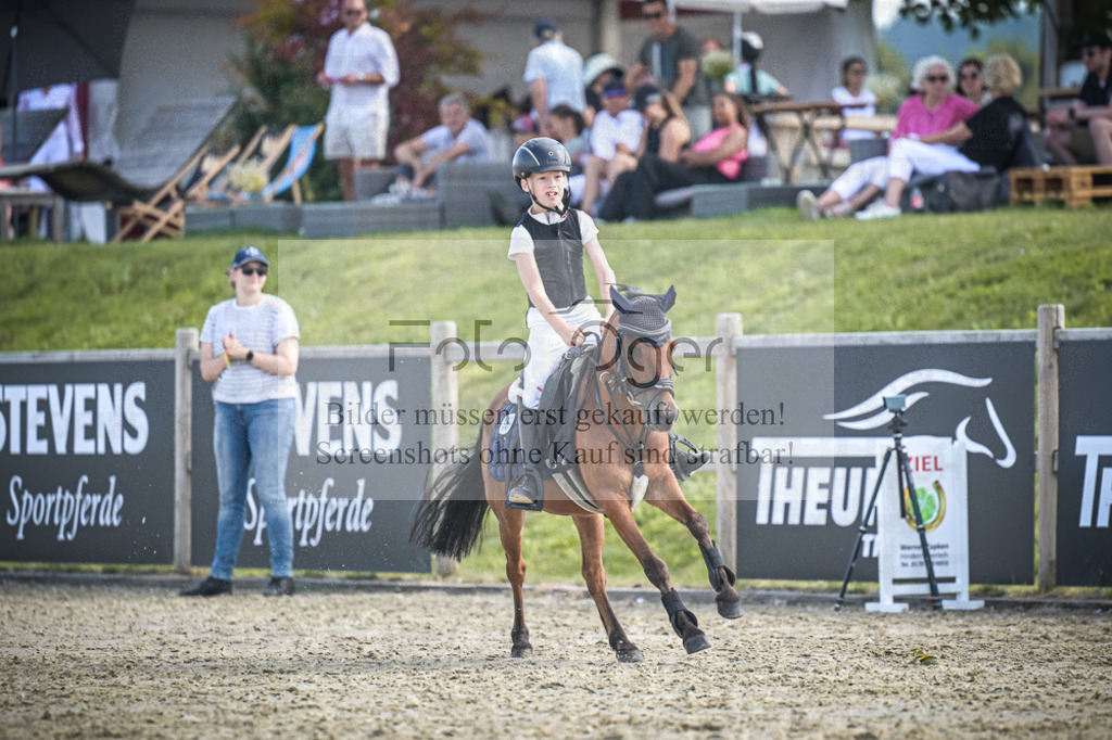 DOS_0690 | Entdecke hochwertige Reitturnierfotos von Foto Oger. Professionell, emotional und authentisch – jetzt Lieblingsmomente im Shop bestellen. - Realisiert mit Pictrs.com