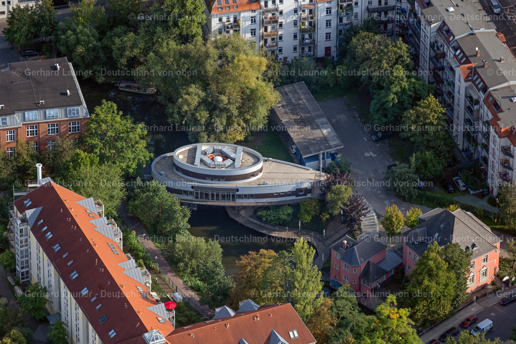 4040235 | LEIPZIG 14.09.2020 Gebäude der Veranstaltungshalle " Kulturhafen am Riverboat " in Tropfenform am Karl-Heine-Kanal an der Erich-Zeigner-Allee im Ortsteil Plagwitz in Leipzig im Bundesland Sachsen, Deutschland.