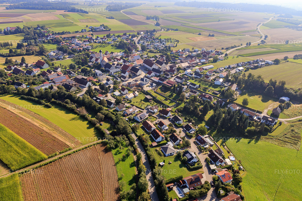 Luftbild: Ortsansicht von Südwesten im Ortsteil Reichenbach in Bad Schussenried im Bundesland Baden-Württemberg in Deutschland. Foto: IMG_129049.jpg vom 04.09.2021 durch Werner Riehm/FLY-FOTO.de
