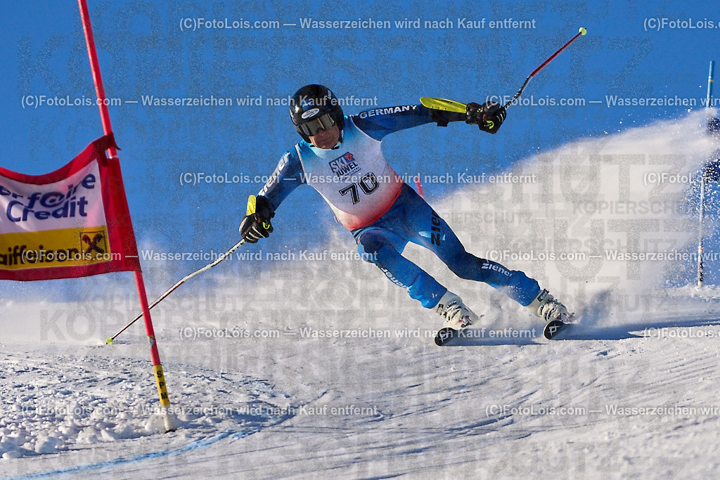 ALP4260_MASTERS-Cup_GS-A Herrn_Schneider Reinhold | (C)FotoLois.com, Alois Spandl. FIS Masters-Cup Wildschönau, Giant Slalom auf der Piste Schatzberg GS, Siegerehrung auf dem Dorfplatz Niederau, Sa 13. Januar 2024.