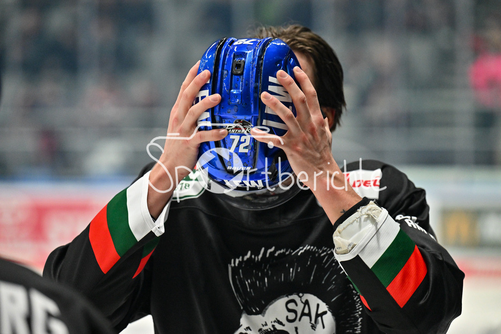 Augsburger Panther - Kölner Haie | im Bild Riley McCOURT (Augsburger Panther #72) beim warmup / DEL: Augsburger Panther - Koelner Haie, Curt Frenzel Stadion am 02.03.2025
