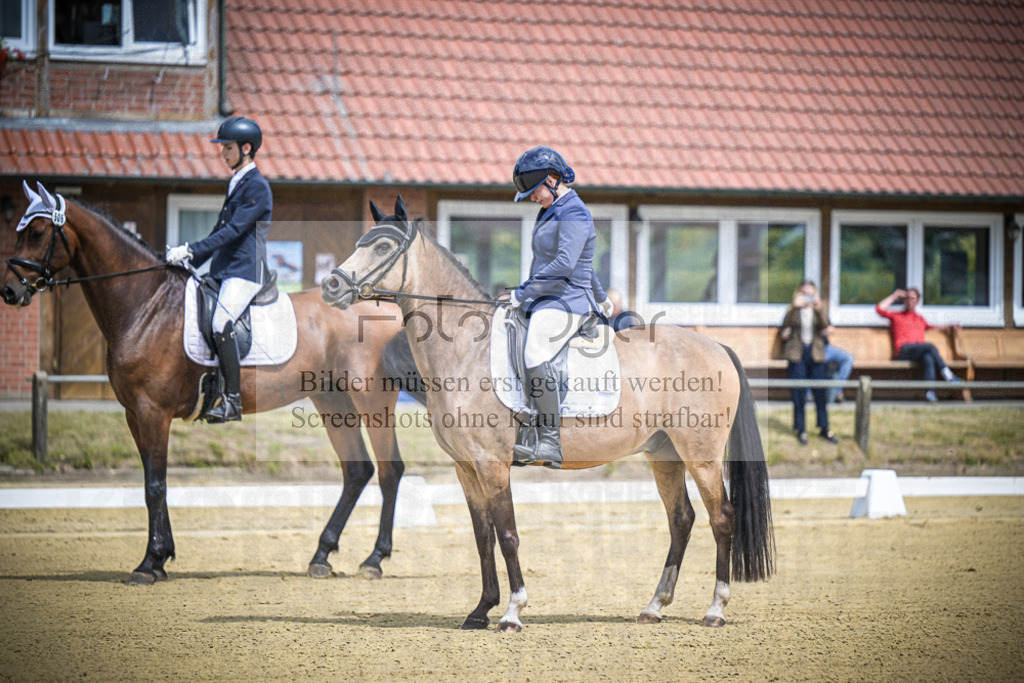 DOS_0077 | Entdecke hochwertige Reitturnierfotos von Foto Oger. Professionell, emotional und authentisch – jetzt Lieblingsmomente im Shop bestellen.Deutschlandweite Turnierfotografie. - Realisiert mit Pictrs.com