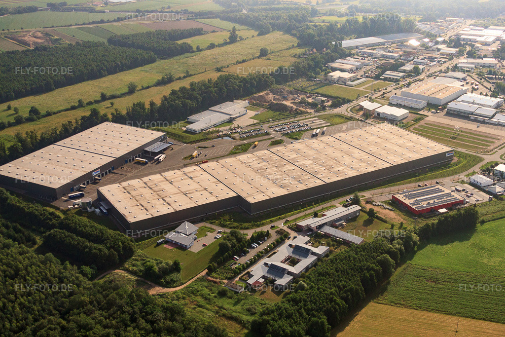 Luftbild: Industriegebiet Horst, Zufall Logistikcenter im Ortsteil Minderslachen in Kandel im Bundesland Rheinland-Pfalz in Deutschland. Foto: IMG_50947.jpg vom 04.07.2012 durch Werner Riehm/FLY-FOTO.de