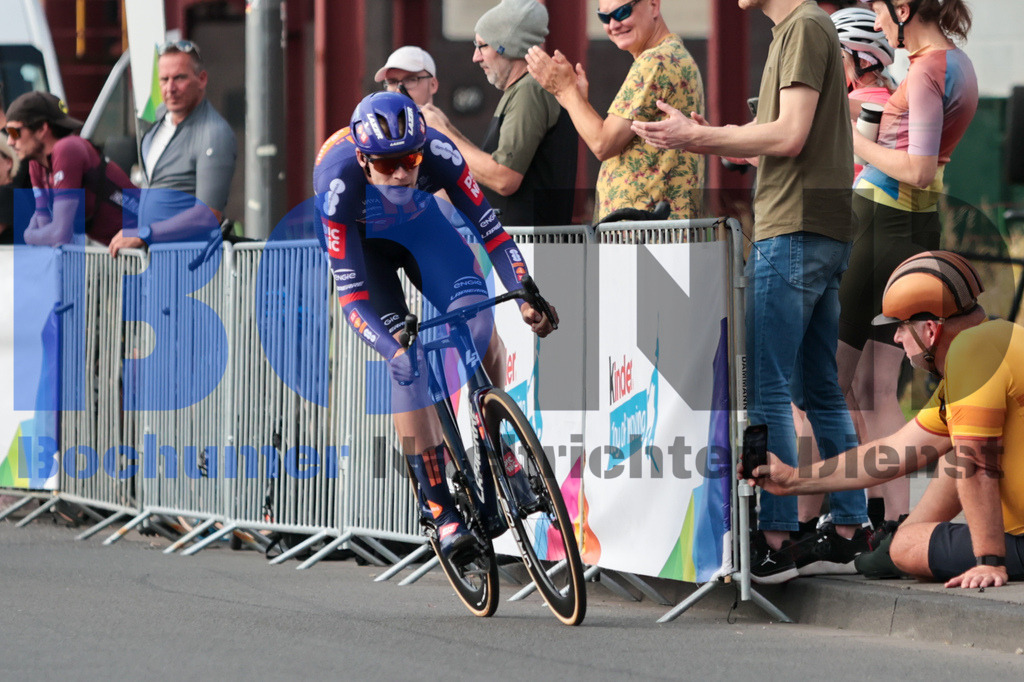 SES_DEUTOU20250820-144 | bond - Realisiert mit Pictrs.com