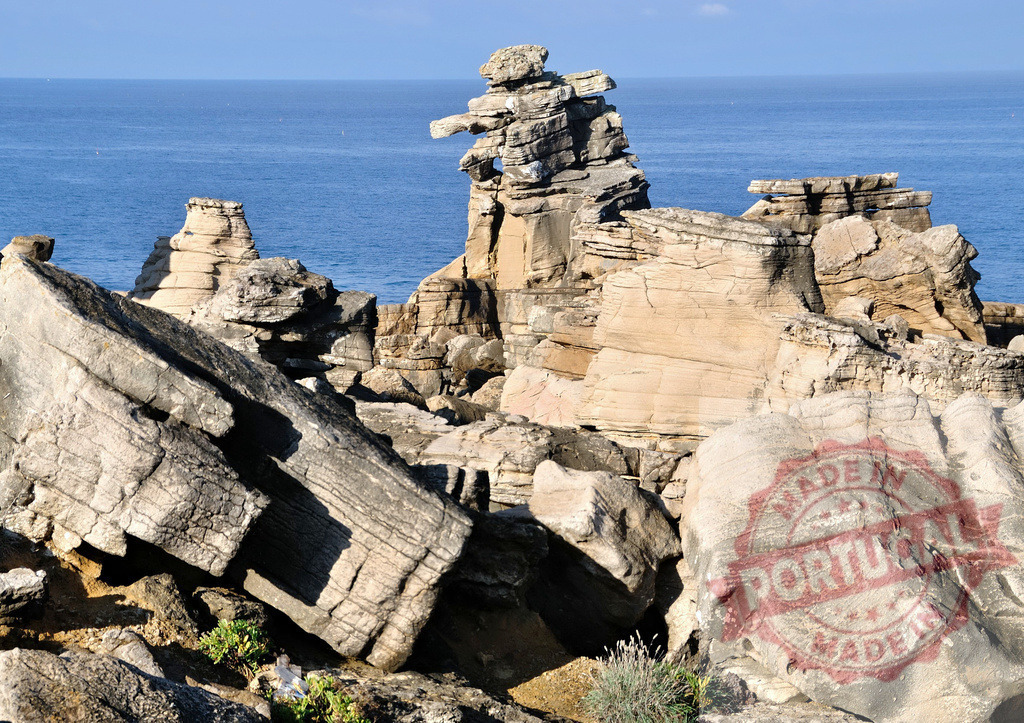 Cabo Carvoeiro unique limestone rock formations Portugal. Centro - Portugal | Cabo Carvoeiro dramatic limestone formations meeting the Atlantic Ocean near Peniche, Portugal - Realisiert mit Pictrs.com