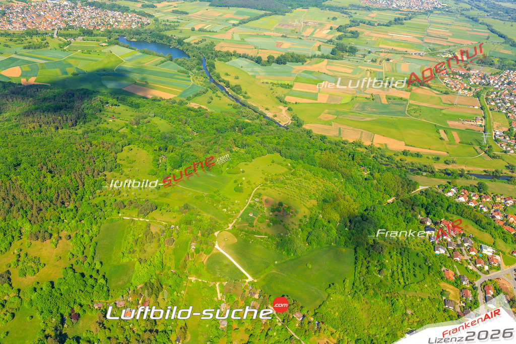Die Luftaufnahme Doerfleins - Hallstadt wurde vom UL-Flugzeug (keine Drohne) aus fotografiert.Hohe Druck- Auflösung-die Geschenkidee!