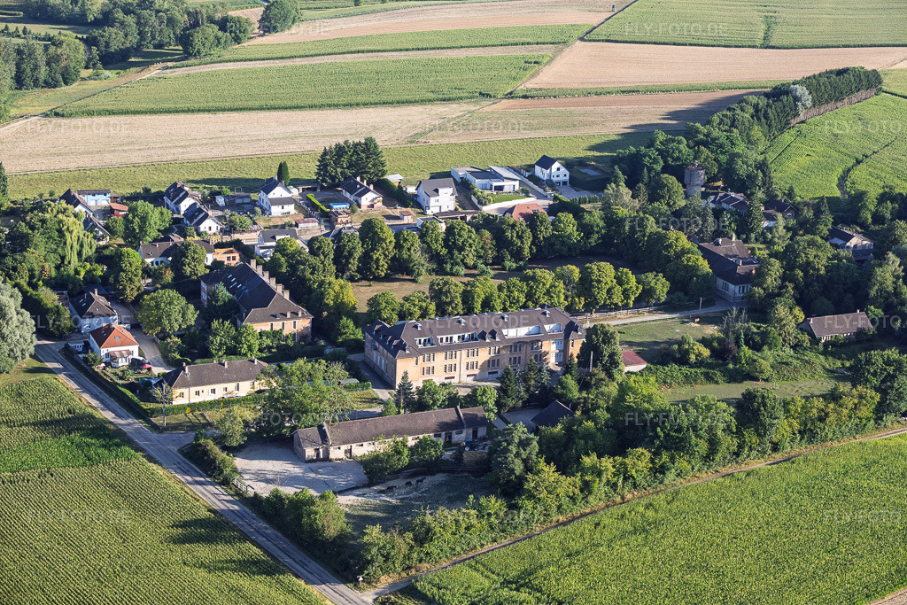 Luftbild: Ortsteil Cité des Cadres Camp in Oberrœdern im Bundesland Bas-Rhin in Frankreich. – Foto: IMG_158155.jpg vom 25.07.2026 durch Werner Riehm/FLY-FOTO.de – Auflösung des Originals: 6000 x 4000 px