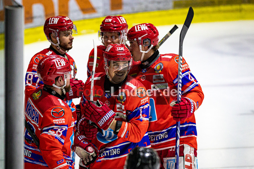 EC Peiting vs Deggendorder SC | Eishockey Oberliga Süd Vorrunde 2024/2025, EC Peiting vs Deggendorder SC, 20241117,Torjubel Samuel PAYEUR (ECP 17),2024-11-17 in Peiting (Eisstadion)Samuel PAYEUR (ECP 17)Copyright: WolfgangxLindner foto-lindner.de