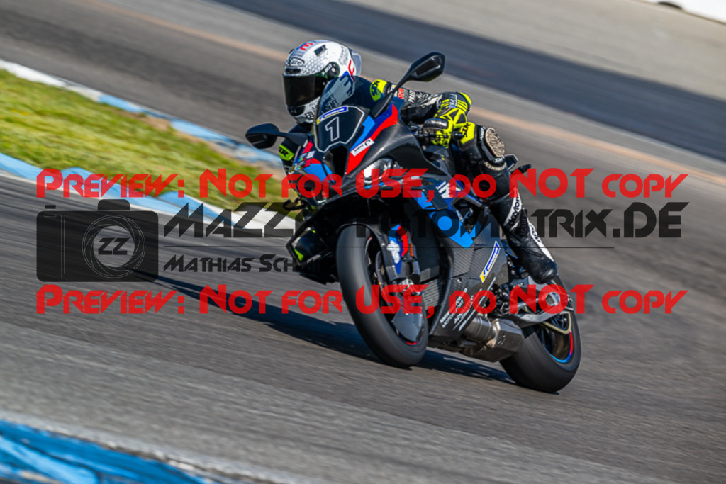 MaZZes_FotoMatrix_230410_9524 | WEISS