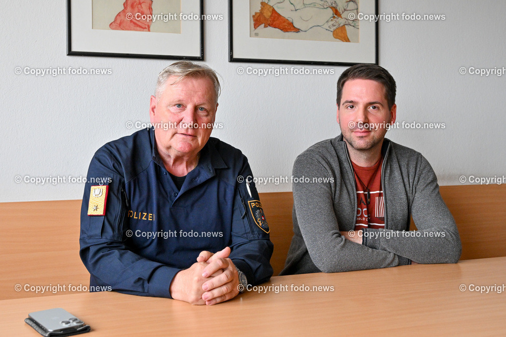 Stadtpolizeikommando Linz_ Interview_ 24.10.2023-17 | 24.10.2023, Linz, AUT, Stadtpolizeikommando Linz, im Bild Karl Pogutter (Stadtpolizeikommandant Linz), Andreas Ploeckinger (Kripo Linz)