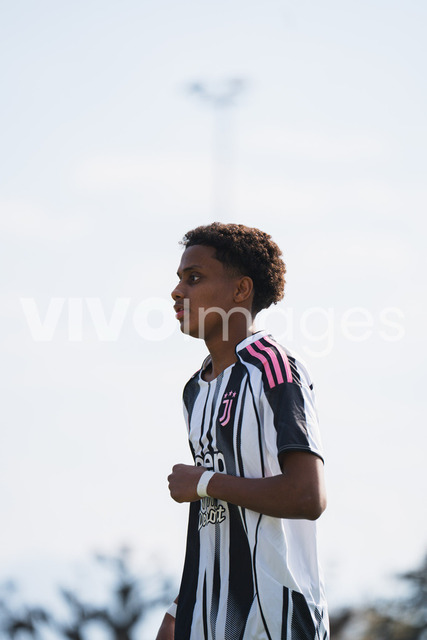 juv_lut_fmachado-0028 | Images from the Juniors B match between Juventus Academy and FC Lutry, played on 18 March 2026 in Lutry, Switzerland, featuring players, coaching staff and match action throughout the game.