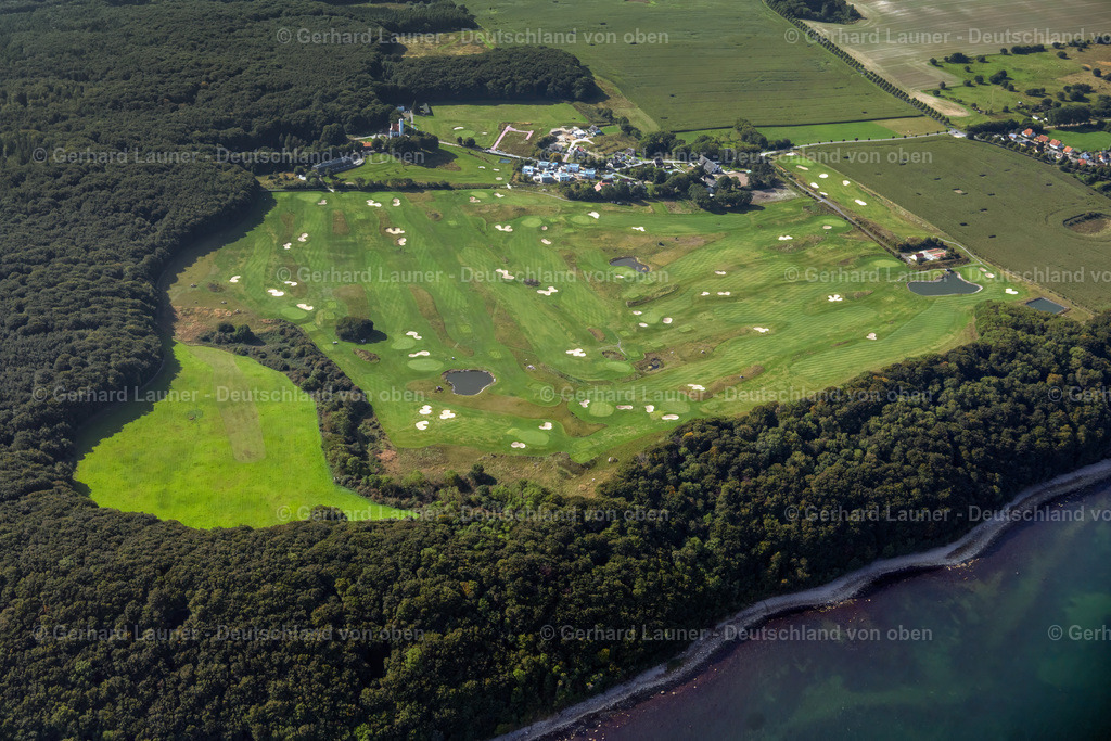 4061438 | LOHME 08.09.2021 Gelände des Golfplatz in Lohme im Bundesland Mecklenburg-Vorpommern, Deutschland. Weiterführende Informationen bei: Zeibig Schloss Ranzow Betriebs GmbH. // Grounds of the Golf course at in Lohme in the state Mecklenburg - Western Pomerania, Germany. Further information at: Zeibig Schloss Ranzow Betriebs GmbH. Foto: Gerhard Launer
