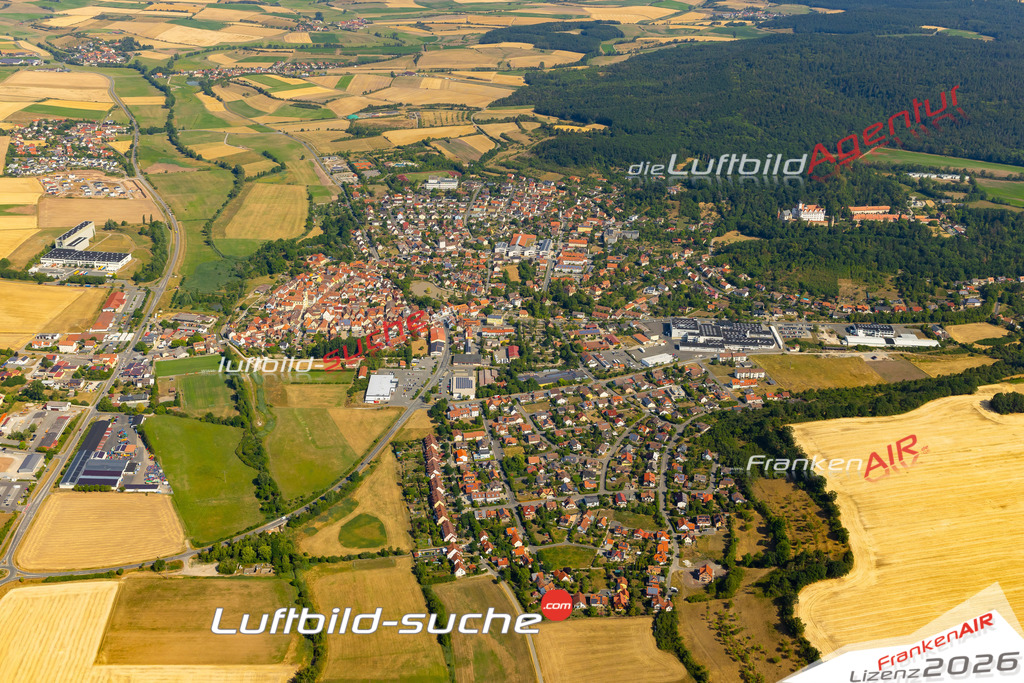 Das Luftbild zeigt :  Scheinfeld - Die Luftaufnahme wurde 2023 vom UL-Flugzeug aus erstellt ( keine Drohne ) - Hochauflösende Luftaufnahme - Für grossformatige Ausdrucke geeignet. Die Geschenkidee !Mit Lizenz und Bildrechte bestellbar