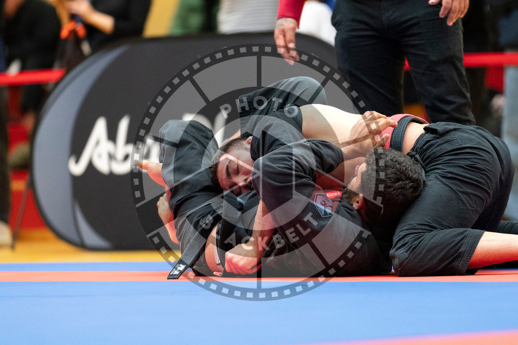 20231118PBB12431 | Fighters compete during the AJP Tour 600 Frankfurt Championship in Frankfurt/Main, Germany, on November 18, 2023.