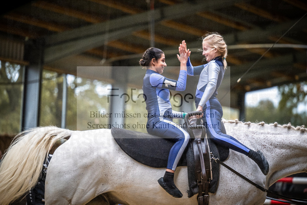 DOS_0258 | Entdecke hochwertige Reitturnierfotos von Foto Oger. Professionell, emotional und authentisch – jetzt Lieblingsmomente im Shop bestellen.Deutschlandweite Turnierfotografie. - Realisiert mit Pictrs.com