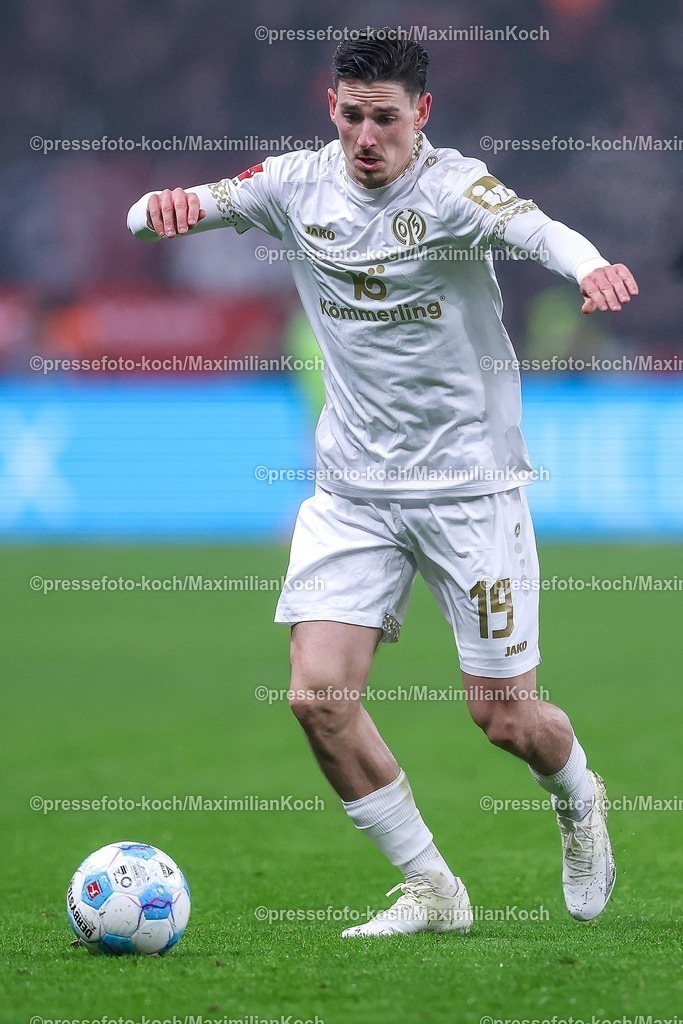 Lev14012502188 | 14.01.2025, Fußball, Bayer 04 Leverkusen - 1. FSV Mainz 05, 1. Fußball Bundesliga, 17. Spieltag, BayArena, Saison 2024 2025: Anthony Caci (Mainz #19)DFB regulations prohibit any use of photographs as image sequences and or quasi-video.