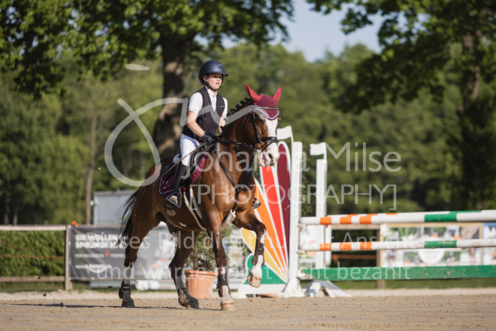 250501_MünsterHandorf_PonyTrophy-228 | Deine schönsten Turniermomente als professionelle Fotos! Entdecke hochwertige Pferdesport-Fotografie im Online-Shop. Jetzt Fotos finden & bestellen!
