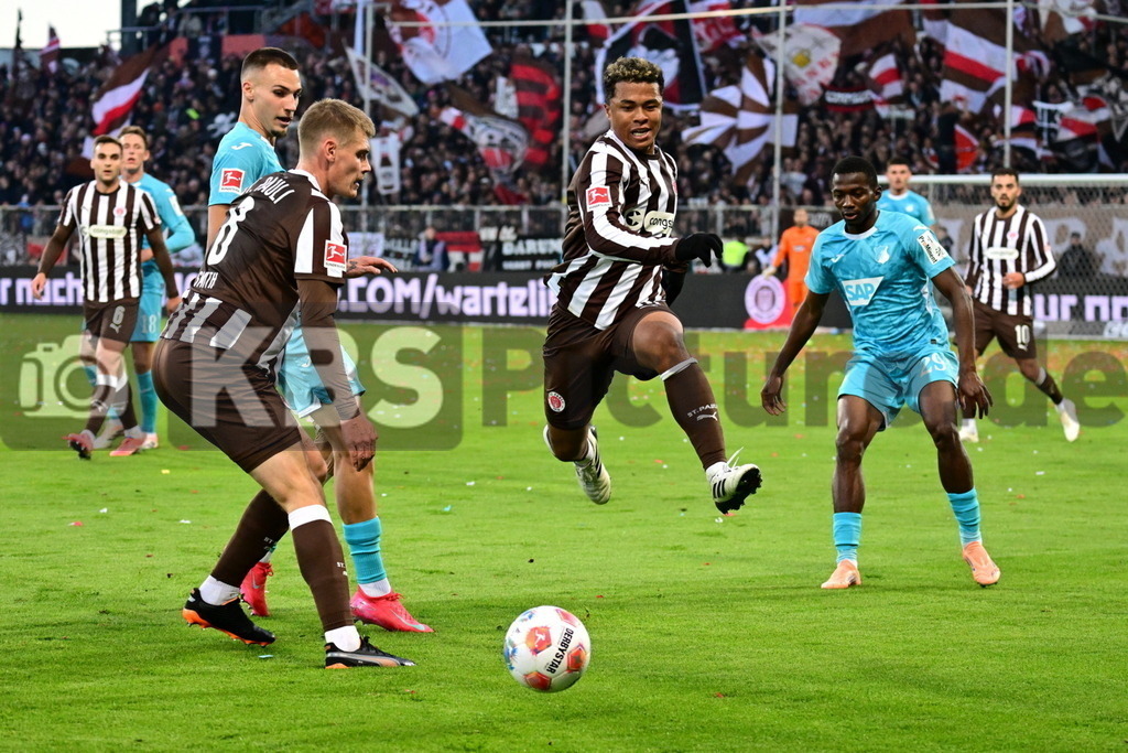 KBS Picture_FCStPauli-Hoffenheim_026 | v.l. Smith Eric (St.Pauli) , Lemperle Tim (TSG Hoffenheim) , Fujita Joel Chima (St.Pauli) ,Sportplatz :  Millerntor Stadion, - Realisiert mit Pictrs.com