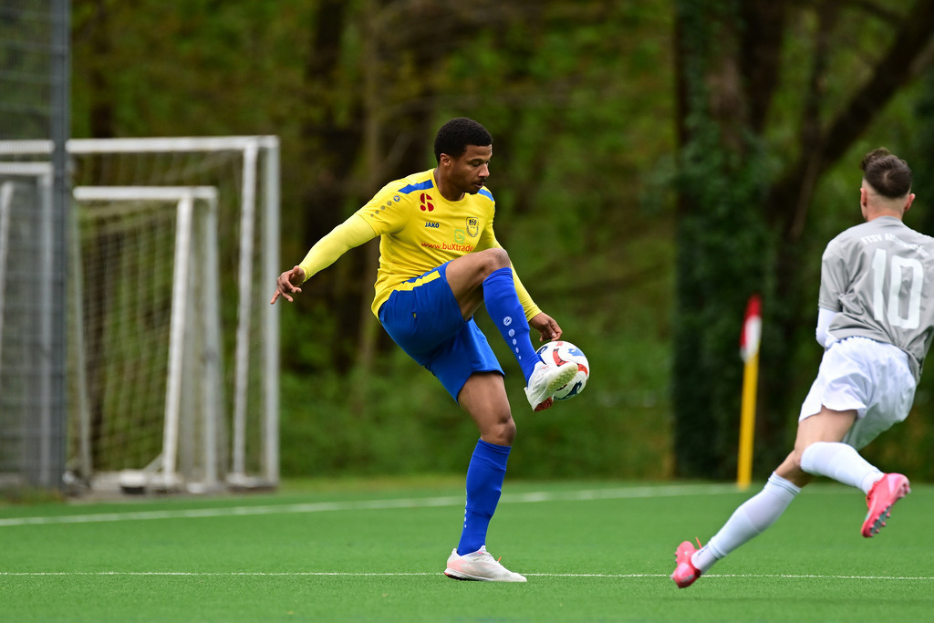 Fußball I Herren I Saison 2024-2025 I Kreisliga I 28. Spieltag I FTSV Altenwerder II - Buxtehuder SV | Der Sportfotograf. - Realisiert mit Pictrs.com