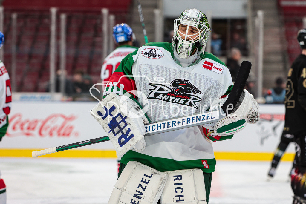 Kölner Haie - Augsburger Panther | Dennis ENDRAS (AEV #44) beim warmup
