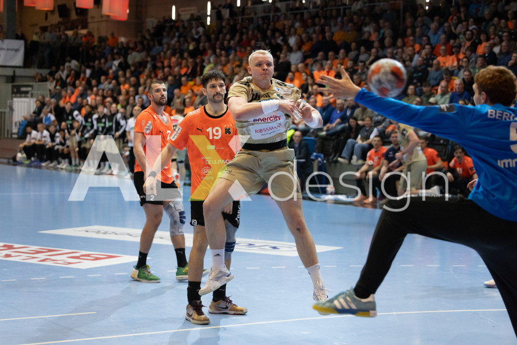 Handball I Herren I Saison 2025-2026 I EHF EUROPEAN LEAGUE 2025/26 | Men I Main Round I 2. Spieltag I Kadetten Schaffhausen - TSV Hannover-Burgdorf I 24.02.2026 | 54 Justus Fischer (DE) (TSV Hannover-Burgdorf) – Kreisläufer - Realisiert mit Pictrs.com