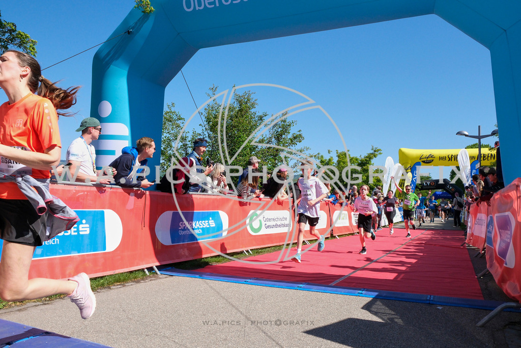 ..... | LINZ,AUSTRIA,27.April 24, Int. 3 Brückenlauf Linz  , Image shows: Photo: WAPICS / Michael ring