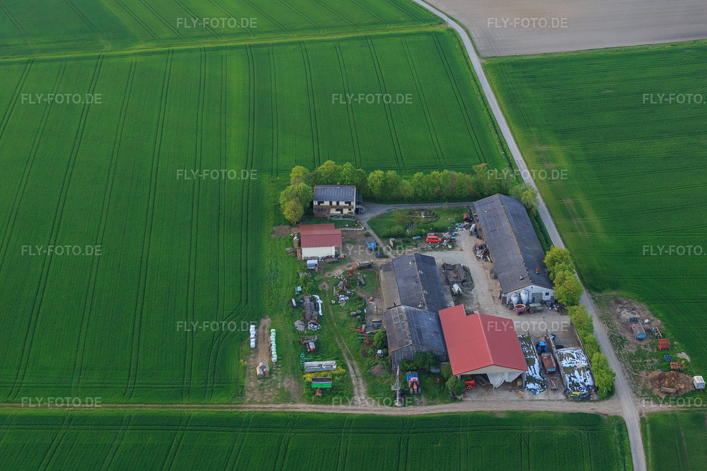 Luftbild: Aussiedlerhof Gereuthstr in Grettstadt im Bundesland Bayern in Deutschland. Foto: IMG_088147.jpg vom 06.05.2016 durch Werner Riehm/FLY-FOTO.de