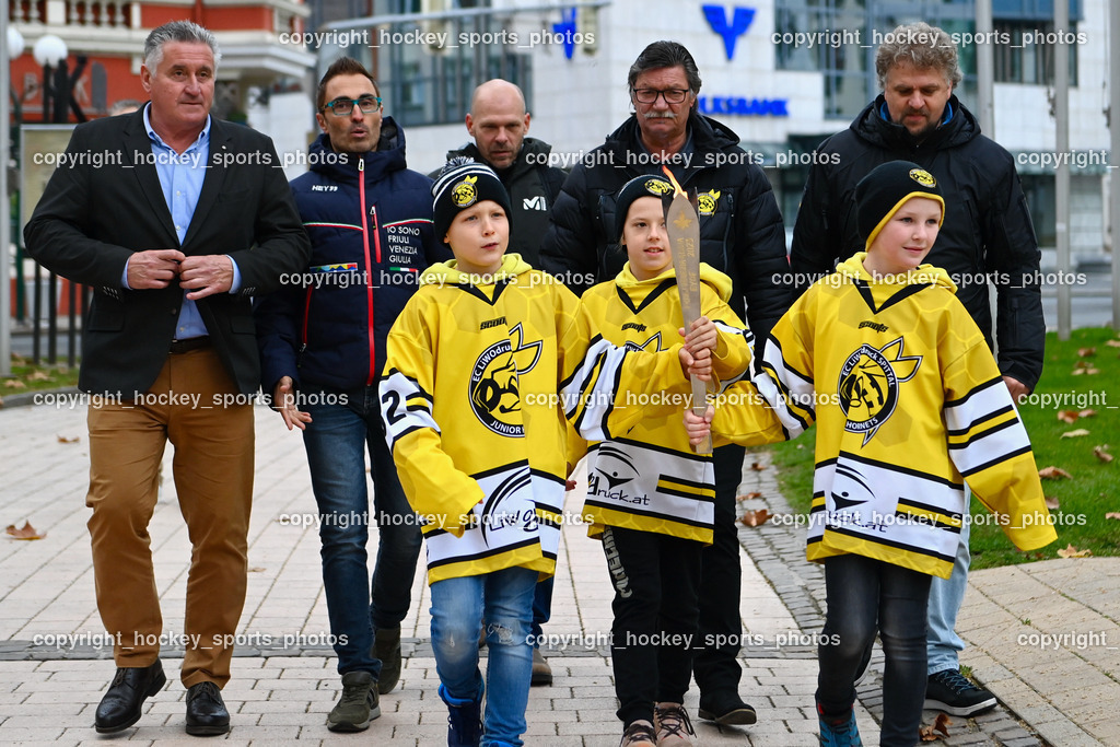 European Youth Olympic Festival EYOF 2023 Pressekonferenz | Giuseppe Mion, Stefano Mazzolini, ÖSTERREICHISCHES OLYMPISCHES COMITÉ Christoph Sieber, Olympisches Feuer, Obmann EC Hornets Spittal Ludwig Zauchner, Jugendspieler EC Hornets Spittal, Präsident EC Hornets Spittal Wolfgang Lindner