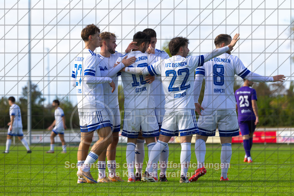 20261010_155504_0471_(c)_by_PhotoPeet | #,1.FC Eislingen (weiß) vs. TSV Bernhausen (lila), Fussball, Landesliga 2 - wfv, 11. Spieltag, Saison 2026/2027, Rasenplatz, Eichbachstation, Haldenstraße, 73054 Eislingen, 10.10.2026 - 15:30 Uhr,Foto: PhotoPeet / Sport- &amp; Eventfotografie / Peter Harich