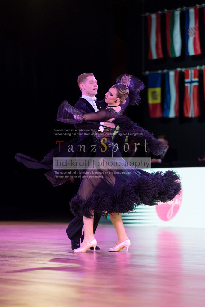 20241215_WDSF_Int_Open_Std-Riga-9500 | Tanzsportbilder, Standardtanz, Lateintanz, WDSF, DTV, LTVB, dancecomp, goc, hessen tanzt, blaues band der spree, walzer, tango, wiener walzer, slowfox, quickstepp, samba, rumba, cha-cha-cha, paso doble. jive, hd-kroft photography, turniertanzsport
