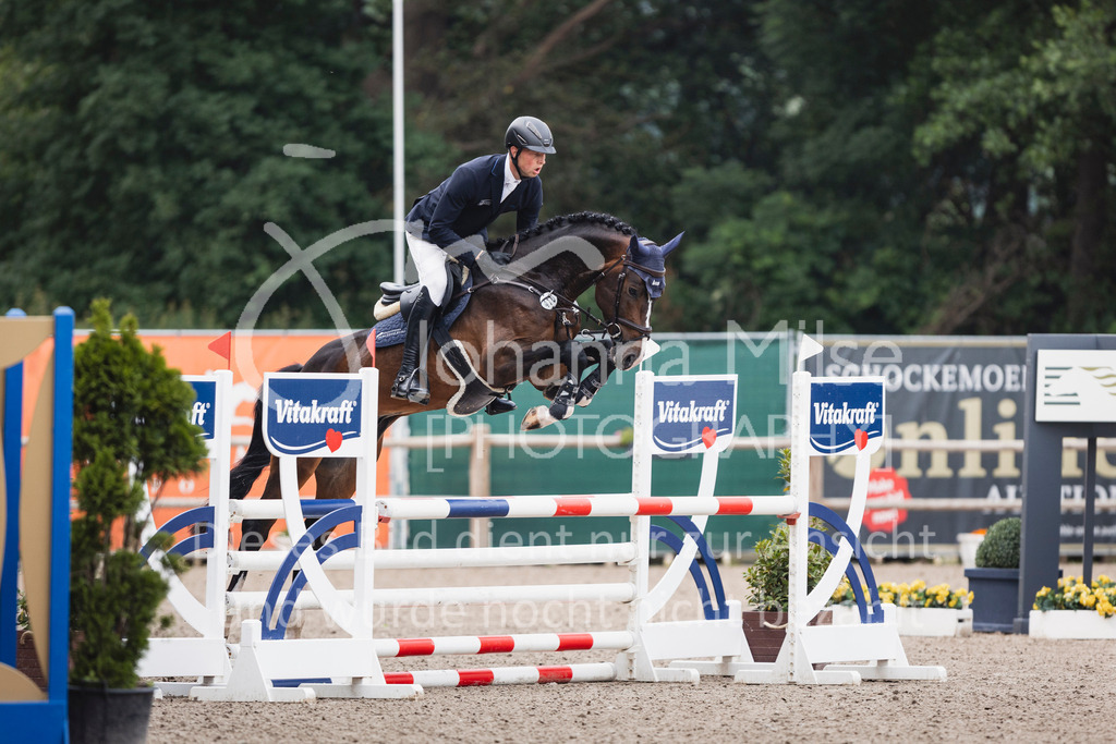 250610_Mühlen_SprPf-A2-235 | Deine schönsten Turniermomente als professionelle Fotos! Entdecke hochwertige Pferdesport-Fotografie im Online-Shop. Jetzt Fotos finden & bestellen!