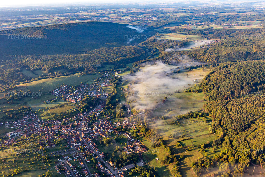 Aerial view: View of the town from the north in Lembach in the state Bas-Rhin, France. – Photo: IMG_138849.jpg taken on 09/24/2023 by Werner Riehm/FLY-FOTO.com – Resolution of the original: 5472 x 3648 px
