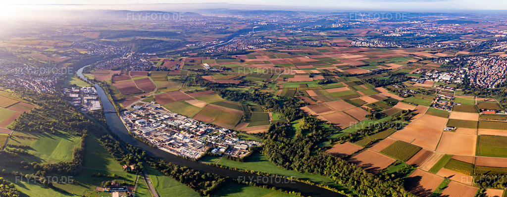 Luftbild: Panorama Remsmündung von Norden im Ortsteil Hochberg in Remseck im Bundesland Baden-Württemberg in Deutschland. Foto: IMG_138530-Pano.jpg vom 16.09.2023 durch Werner Riehm/FLY-FOTO.deAuflösung des Originals: 7265 x 2825 px