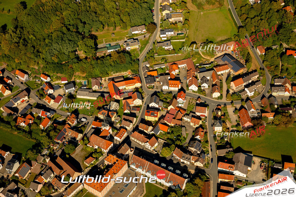 Das Luftbild zeigt : Reichmannsdorf Schlüsselfeld - Die Luftaufnahme wurde 2023 vom UL-Flugzeug aus erstellt ( keine Drohne ) - Hochauflösende Luftaufnahme - Für grossformatige Ausdrucke geeignet. Die Geschenkidee !Mit Lizenz und Bildrechte bestellbar