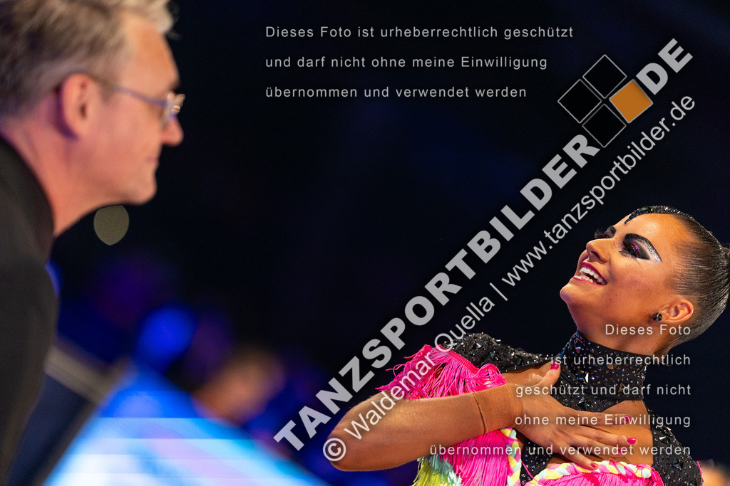 20231111-01347 | Hier finden Sie Tanz Bilder vom Latein und Standard Formationen tanzen. Sportbilder vom Tanzsport. Schöne Fotos und von Weltmeisterschaft, Europameisterschaft, Bundesliga, Regionalliga, Oberliga und Landesliga sowie von GOC Stuttgart, DanceComp, WM Bremen