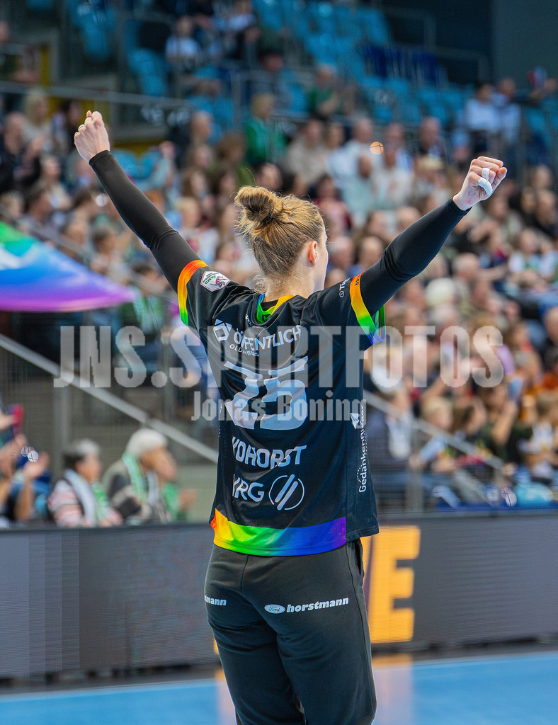 Handball I Frauen I Saison 2025-2026 I 1. HBF I 15. Spieltag I VFL Oldenburg - SV Union Halle-Neustadt 0082 | Madita Kohorst (25, VfL Oldenburg) - Realisiert mit Pictrs.com