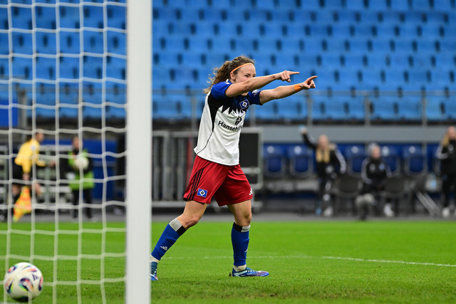 Fußball I Frauen I Saison 2025-2026 I Bundesliga I 10. Spieltag I Hamburger SV - 1. FC Nürnberg I 45071 | Jubel, Begeisterung, Enthusiasmus, Euphorie, Freude, Glücksgefühl, Heiterkeit bei: Melanie Brunnthaler (11, Hamburger SV) - Realisiert mit Pictrs.com