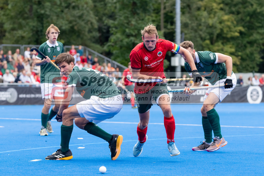 HK_20240915_106521 | 1. Bundesliga Herren Crefelder HTC - Uhlenhorst Mülheim am 15.9.2024 Crefelder HTC , CHTC, Krefeld , Jonas Seidemann ( Uhlenhorst Mülheim #22 ) , Niklas Wellen ( Crefelder HTC 10 ) , Lukas Mertgens ( Uhlenhorst Mülheim #18 )
