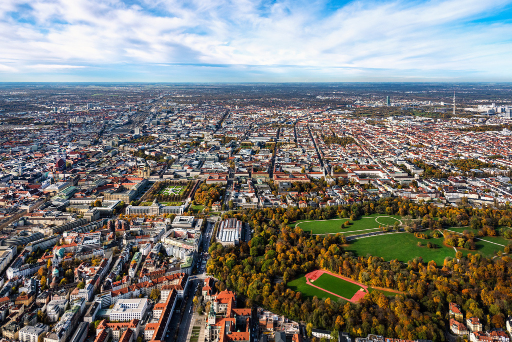 dr__0040912.jpg | MüNCHEN 07.11.2019 Herbstliche verfärbte Vegetationsansicht Parkanlage Englischer Garten mit Blick nach Westen im Ortsteil Altstadt-Lehel in München im Bundesland Bayern, Deutschland. // Autumnal discolored vegetation view park of Englischer Garten in the district Altstadt-Lehel in Munich in the state Bavaria, Germany. Foto: Daniel Reiter