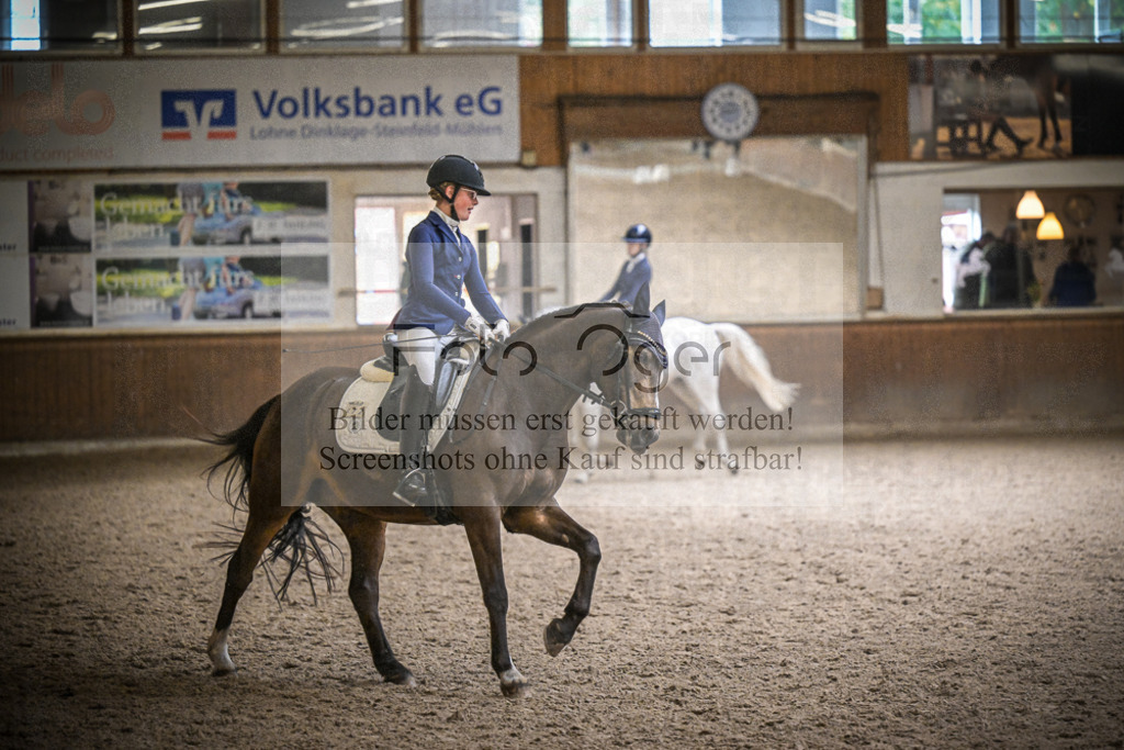DOS_1427 | Entdecke hochwertige Reitturnierfotos von Foto Oger. Professionell, emotional und authentisch – jetzt Lieblingsmomente im Shop bestellen.Deutschlandweite Turnierfotografie. - Realisiert mit Pictrs.com