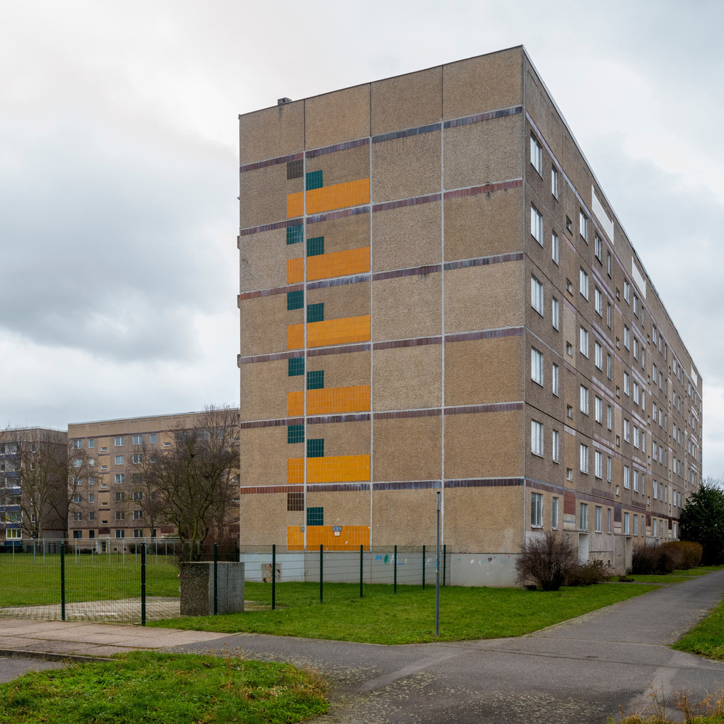 Leipzig–Grünau | Liliensteinstraße 17–27, WBS70 – Ostmoderne - Realisiert mit Pictrs.com