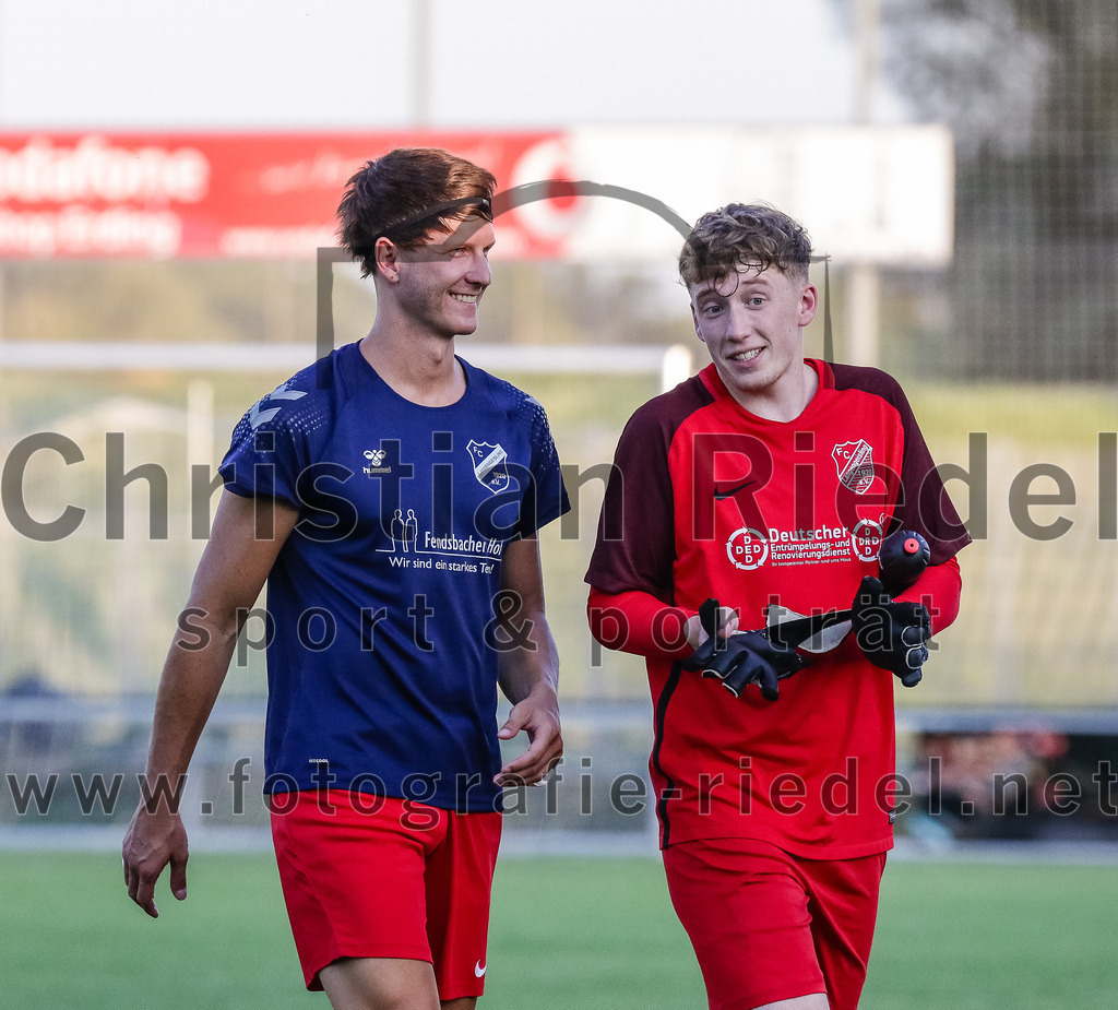 2023-07-14_131_FC_Langengeisling_gegen_FC_Velden-Eberspoint | Erding, Deutschland, 14.07.2023:
Fußball, Bezirksliga Oberbayern Ost 2023 / 2024, Testspiel, FC Langengeisling gegen FC Velden-Eberspoint, Endergebnis: 5:0

Torwart Michael Hierl (FC Langengeisling, #1), Torwart Louis Rotert (FC Langengeisling, #12)

Foto: Christian Riedel / fotografie-riedel.net