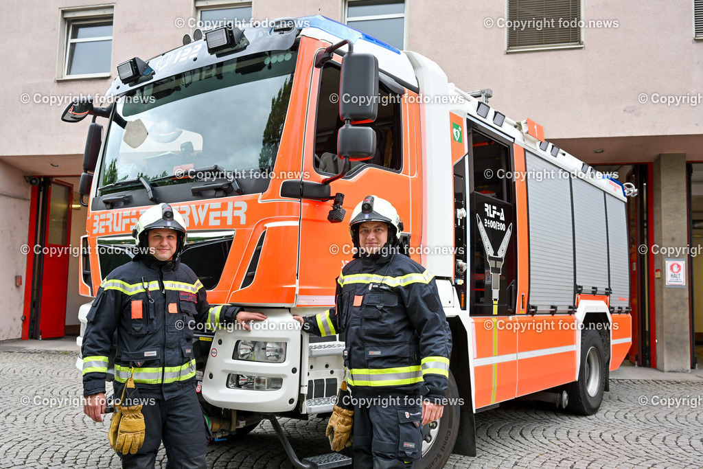 Berufsfeuerwehr Linz_ 26.06.2023-3 | 26.06.2023, Linz, AUT, Berufsfeuerwehr Linz, 90 Jahre Jubilaeum, im Bild modernes Einsatzfahrzeug RLF mit Feuerwehrmaennern im Ruestzeug