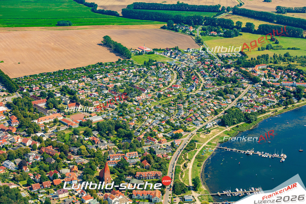 Luftbild der Stadt Rerik - Die Luftaufnahme wurde 2025 vom UL-Flugzeug heraus erstellt ( keine Drohne ) - Hochauflösende Luftaufnahme - für professionelle Ausdrucke geeignet. Die Geschenkidee !Hier alle&nbsp;Infos zur Lizenzierung der LuftaufnahmeWir fliegen auch dieses Jahr wieder in Ihre Region um Luftbilder zu erstellen.- Luftbild anfragen