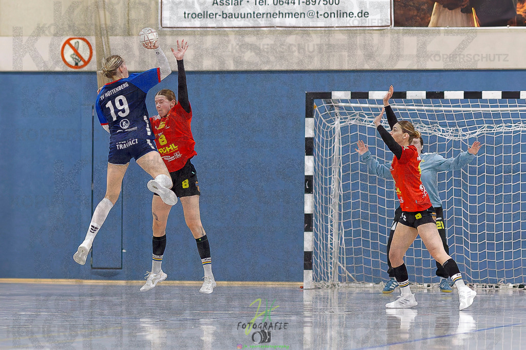 Frauen Regionalliga (HHV); HSG Wettenberg - TV Hüttenberg | Frauen Regionalliga (HHV); HSG Wettenberg - TV Hüttenberg am 06.12.2025 in Launsbach (Wettenberg) (Halle GS Launsbach (Wettenberg))Photo © 2025 - Jörg Heinrich - Realisiert mit Pictrs.com