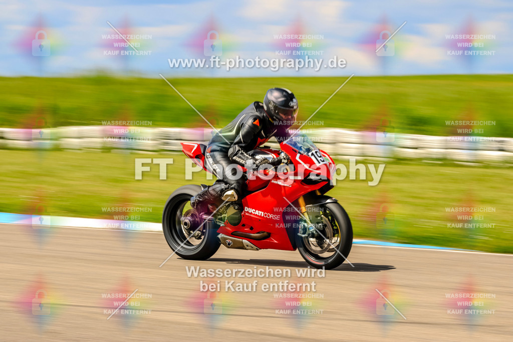 MotoTeam-0576 | Hier findet Ihr Bilder von Touristenfahrten auf der Nürburgring Nordschleife oder von anderen Veranstaltungen die ich besucht habe. Viel Spass beim Durch Schauen 