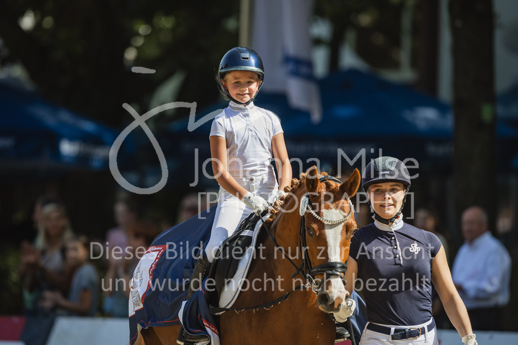 230910_OWLCh_Führzügel-154 | Deine schönsten Turniermomente als professionelle Fotos! Entdecke hochwertige Pferdesport-Fotografie im Online-Shop. Jetzt Fotos finden & bestellen!