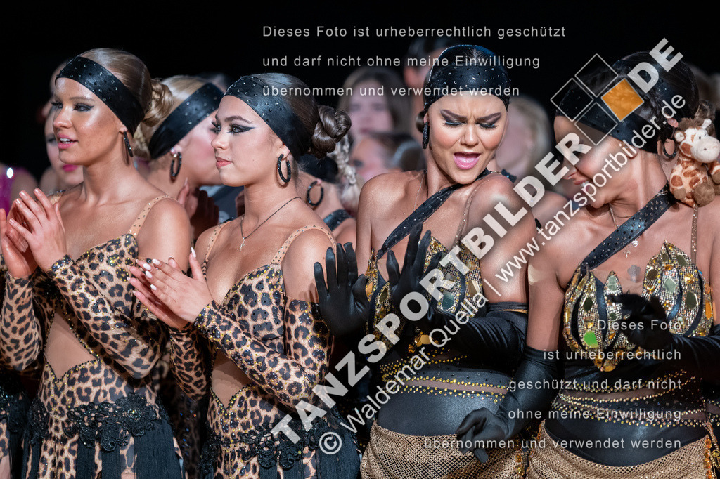 20250504-01790 | Hier finden Sie Tanz Bilder vom Latein und Standard Formationen tanzen. Sportbilder vom Tanzsport. Schöne Fotos und von Weltmeisterschaft, Europameisterschaft, Bundesliga, Regionalliga, Oberliga und Landesliga sowie von GOC Stuttgart, DanceComp, WM Bremen