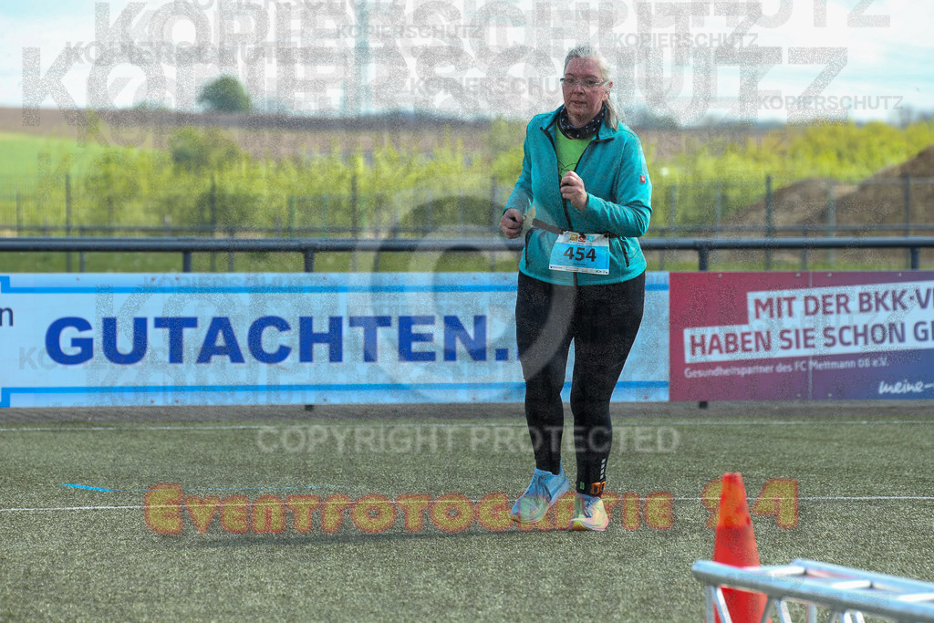 240421_1227_EX1_1797 | Sportfotografie im Rhein-Sieg Kreis, Köln, Bonn, NRW, Rheinland Pfalz, Hessen, etc. Unser Tätigkeitsfeld umfasst den Laufsport vom Volkslauf über den Marathon, Duathlon, Triathon bis zum Ultralauf wie Kölnpfad Ultra oder Schindertrail.